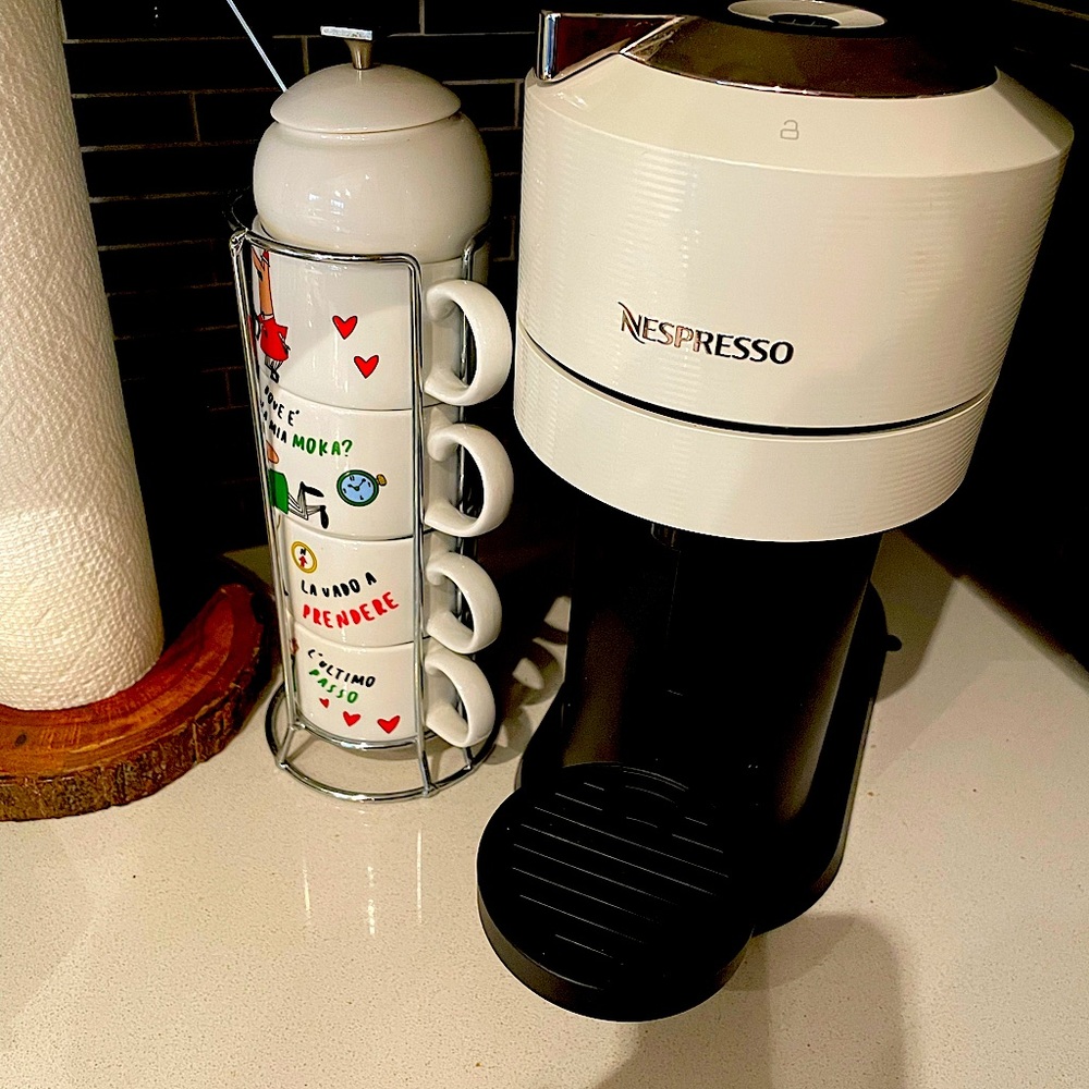 White Vertuo Nespresso purchased in June 2023.  In excellent condition.